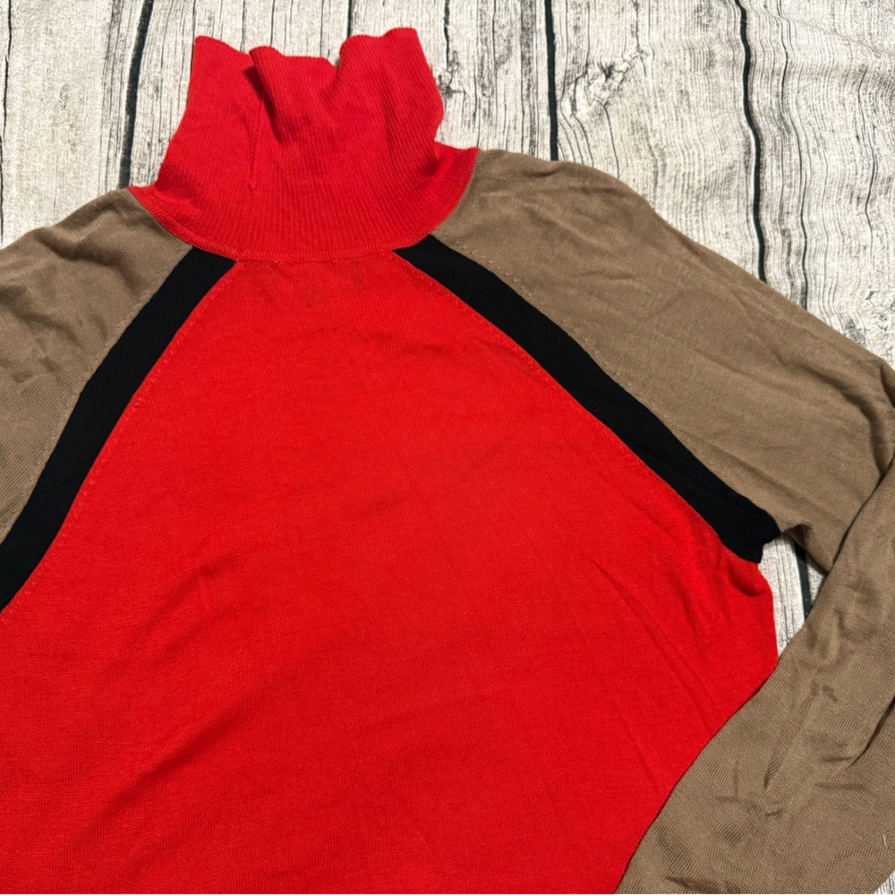 Gorgeous, super soft knitted turtleneck sweater. Size XL. Like new condition